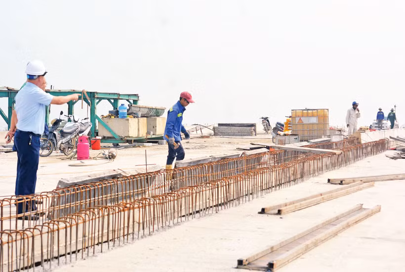 Được bàn giao mặt bằng thi công, cầu vượt đường sắt Diễn Phúc dự kiến thông xe kỹ thuật vào dịp 30/4/2025.