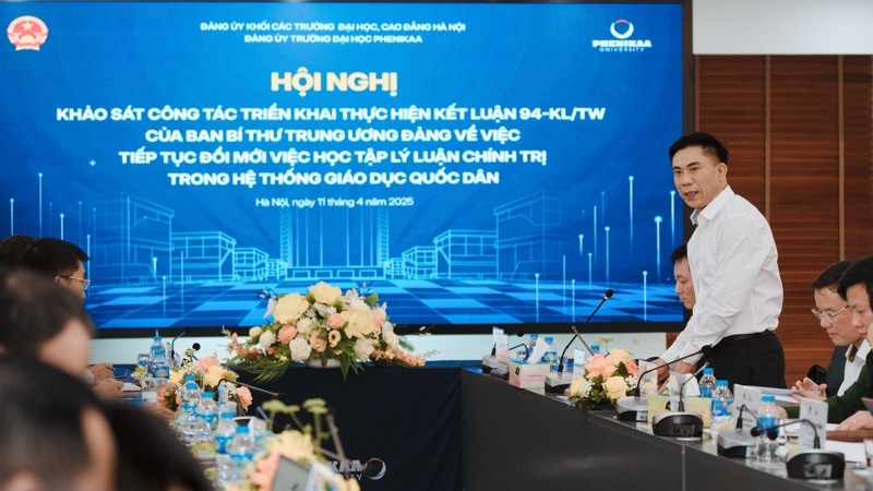 Đồng chí Đoàn Văn Báu, Vụ trưởng Vụ Lý luận chính trị, Ban Tuyên giáo và Dân vận Trung ương phát biểu tại buổi làm việc.