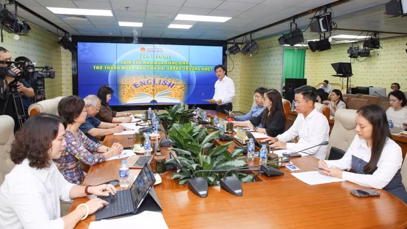 Các đại biểu chia sẻ tại toạ đàm. 