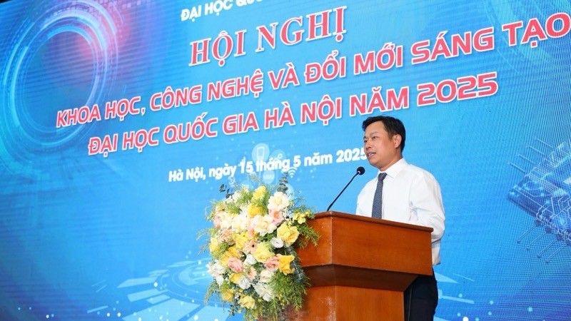 Giám đốc Đại học Quốc gia Hà Nội Lê Quân phát biểu tại hội nghị. 