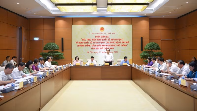 Quang cảnh buổi làm việc