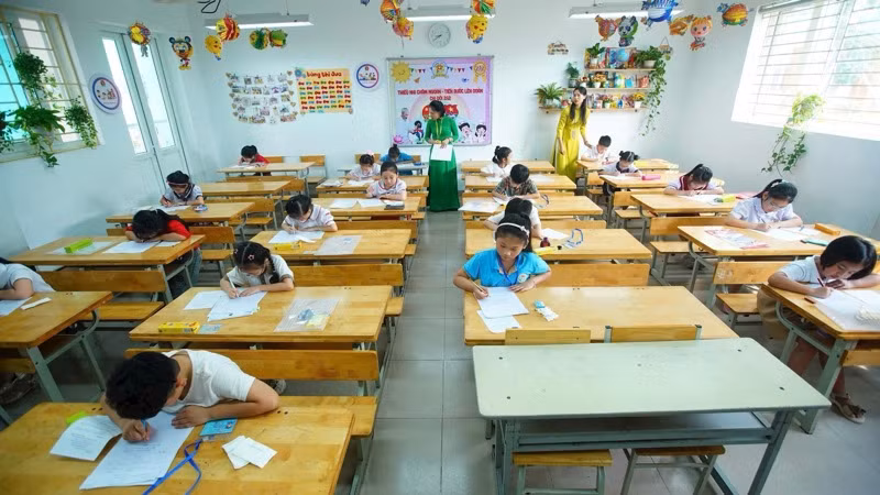 Hơn 500 học sinh xuất sắc tranh tài ở vòng chung kết cuộc thi Chữ đẹp Việt. (Ảnh: DUY PHẠM)