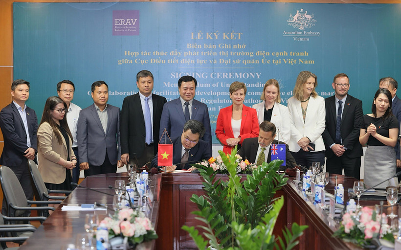 Các đại biểu tại Lễ ký kết. (Ảnh: Đại sứ quán Australia)