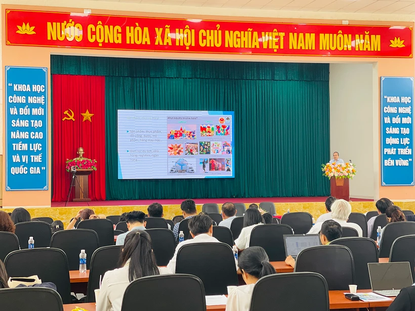 Giám đốc Trung tâm Chứng nhận phù hợp QUACERT Trần Quốc Dũng phát biểu tại Hội thảo.
