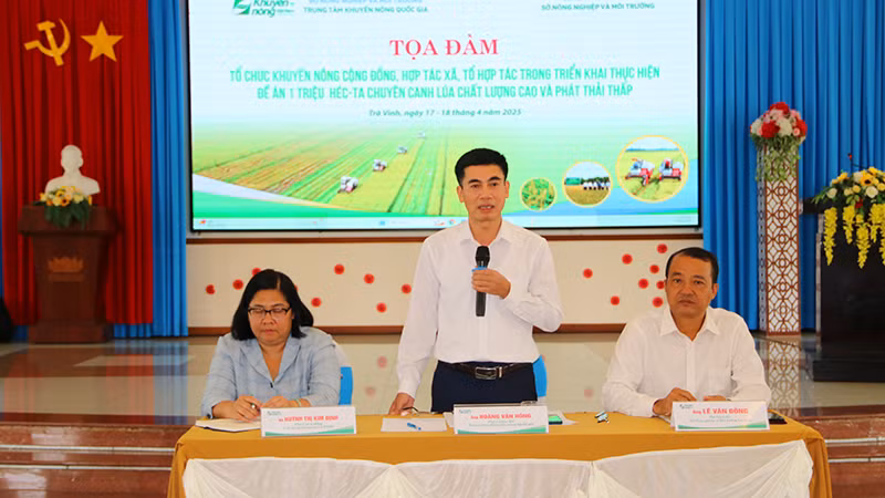 Phó Giám đốc Trung tâm Khuyến nông Quốc gia Hoàng Văn Hồng phát biểu kết luận buổi tọa đàm.