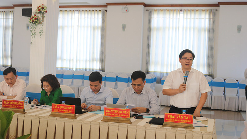 Vụ trưởng Vụ Giáo dục tiểu học, Bộ Giáo dục và Đào tạo Thái Văn Tài phát biểu ý kiến tại buổi làm việc.