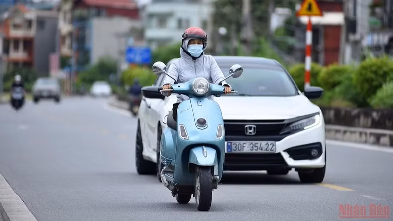 Từ đêm 12/4, khu vực Hà Nội trời chuyển lạnh, nhiệt độ thấp nhất từ 17-19 độ C. (Ảnh: MINH DUY)