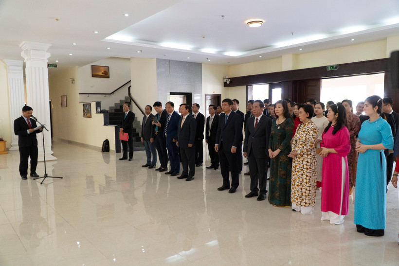 Lễ kỷ niệm Ngày sinh Chủ tịch Hồ Chí Minh được tổ chức trong khuôn viên Đại sứ quán Việt Nam ở Phnom Penh, Campuchia.