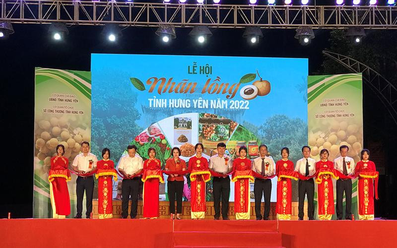 Cắt băng khai mạc lễ hội nhãn lồng Hưng Yên 2022.