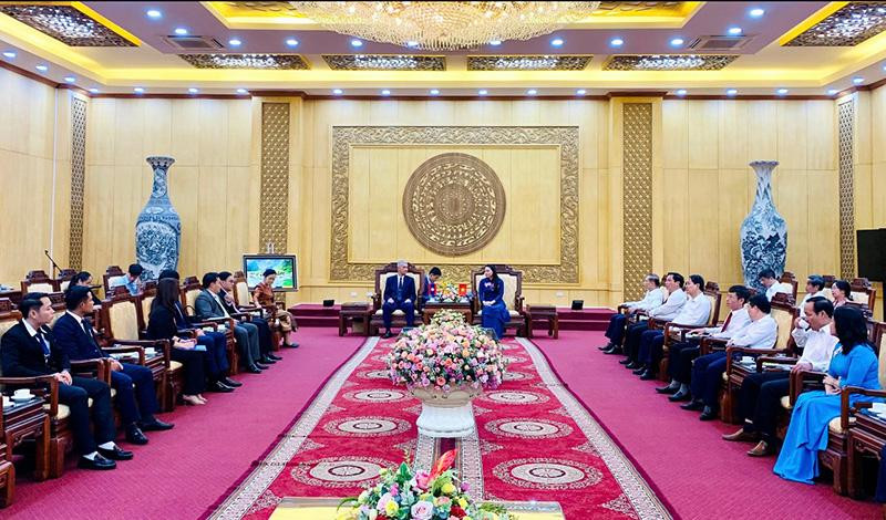 Quảng cảnh làm việc của Đoàn đại biểu cấp cao Thủ đô Vientiane tại Ninh Bình.