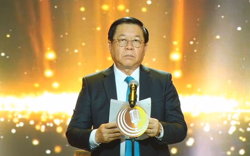 Đồng chí Nguyễn Trọng Nghĩa, Bí thư Trung ương Đảng, Trưởng Ban Tuyên giáo Trung ương phát biểu tại Lễ khai mạc Liên hoan.