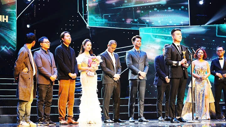 Đoàn làm phim "Độc đạo".