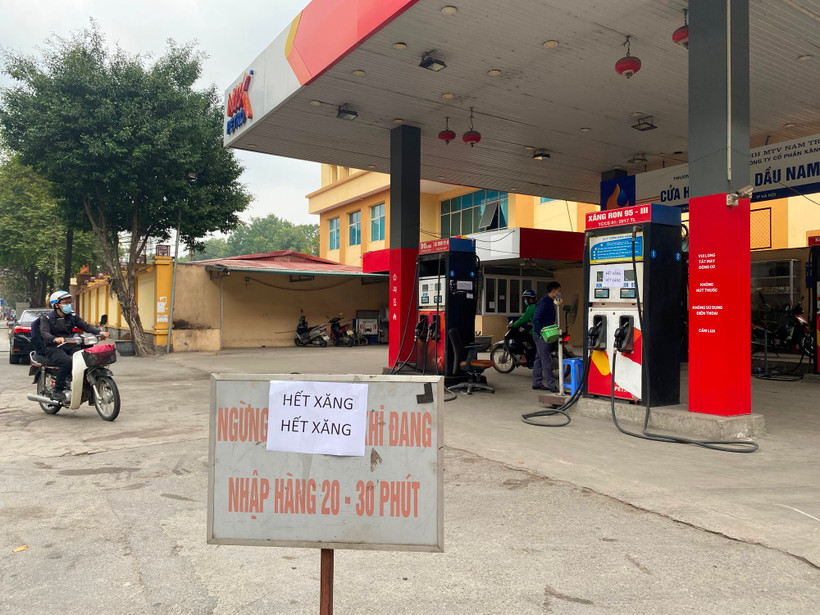 Có những thời điểm, nhiều cây xăng đóng gây đứt gãy nguồn cung xăng dầu.