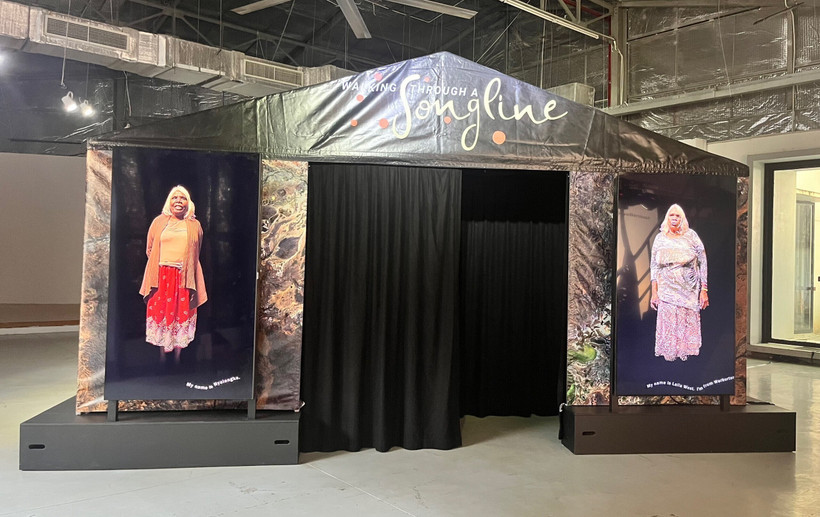 Một góc triển lãm. (Ảnh: Đại sứ quán Australia tại Hà Nội) 