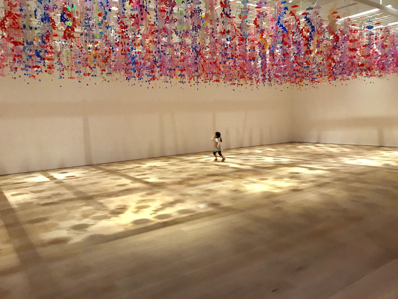 Một không gian trưng bày nghệ thuật sắp đặt, tại Mori Art Museum, Nhật Bản. Ảnh: Đức Đạt