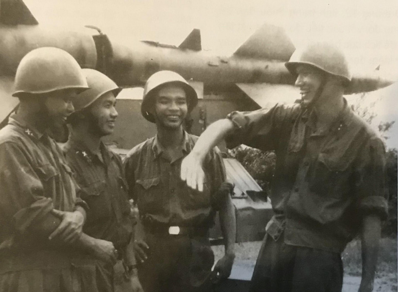 Kíp trắc thủ tiểu đoàn tên lửa 57, ảnh chụp đầu năm 1973. Ảnh tư liệu