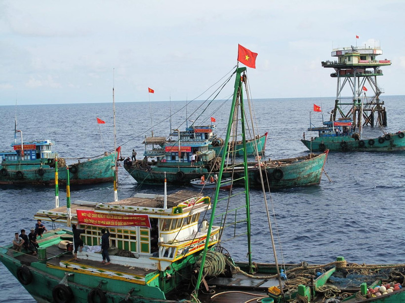 Rực ấm mầu cờ Tổ quốc trên thềm lục địa phía nam.