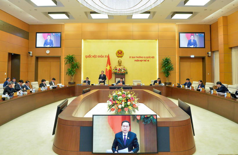 Phiên họp Ủy ban Thường vụ Quốc hội cho ý kiến về việc giải trình, tiếp thu, chỉnh lý dự án Luật Khám bệnh, chữa bệnh (sửa đổi). Ảnh: DUY LINH