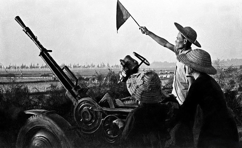 Đội trực chiến của dân quân Từ Liêm, Hà Nội sẵn sàng chiến đấu, góp phần bắn rơi nhiều máy bay Mỹ, tháng 12/1972. Ảnh tư liệu