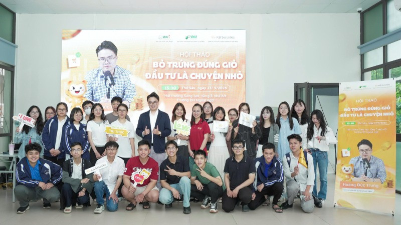 Hội thảo kiến thức tài chính “Bỏ trứng đúng giỏ – Đầu tư là chuyện nhỏ” thu hút đông đảo sự tham gia của các bạn sinh viên. (Ảnh: BTC)