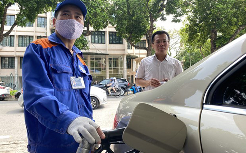 Một điểm bán xăng của Petrolimex. (Ảnh: TTXVN)