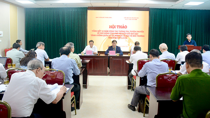 Đông đảo các nhà khoa học tham dự hội thảo.