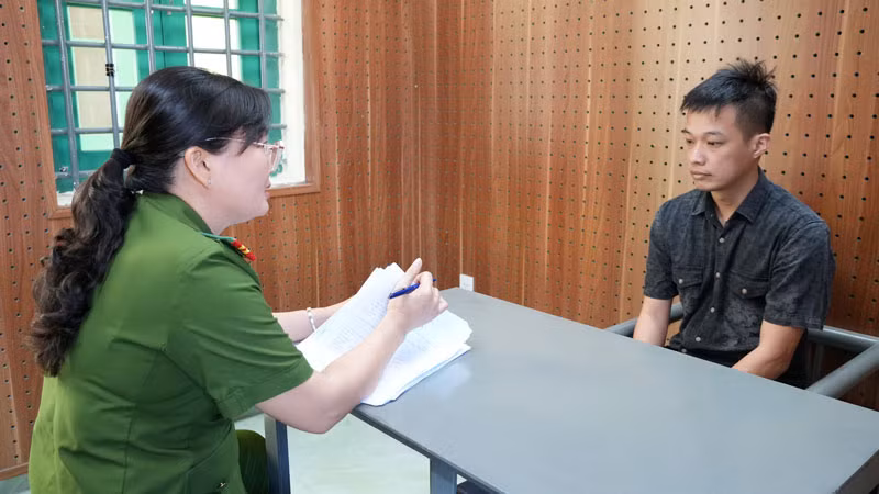 Cơ quan Cảnh sát điều tra-Công an tỉnh Tiền Giang làm việc với đối tượng Võ Văn Chất.