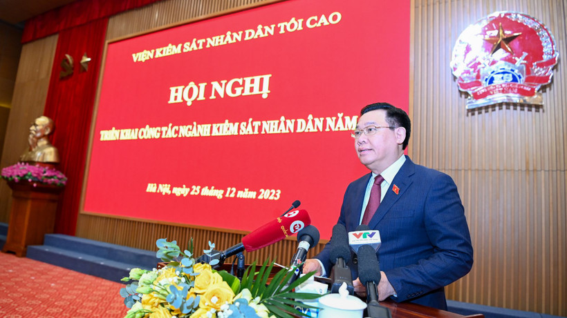 Chủ tịch Quốc hội Vương Đình Huệ phát biểu chỉ đạo hội nghị.