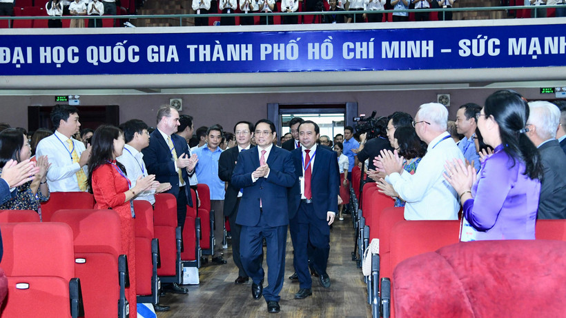 Thủ tướng Phạm Minh Chính đến dự Lễ khai khóa năm 2023 của Đại học Quốc gia Thành phố Hồ Chí Minh.