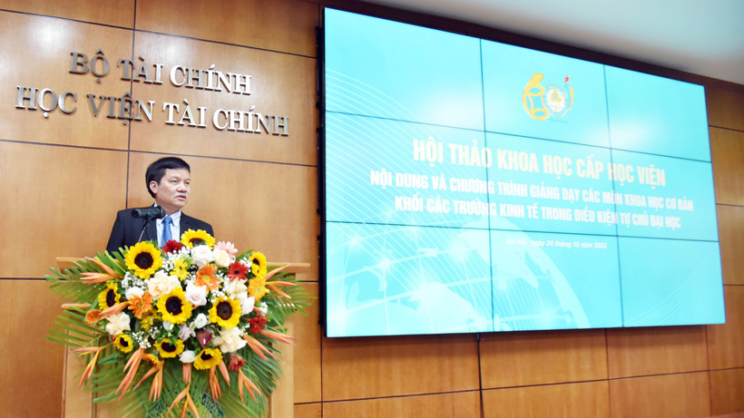 PGS, TS. Nguyễn Mạnh Thiều – Phó Giám đốc Học viện Tài chính phát biểu đề dẫn khai mạc.