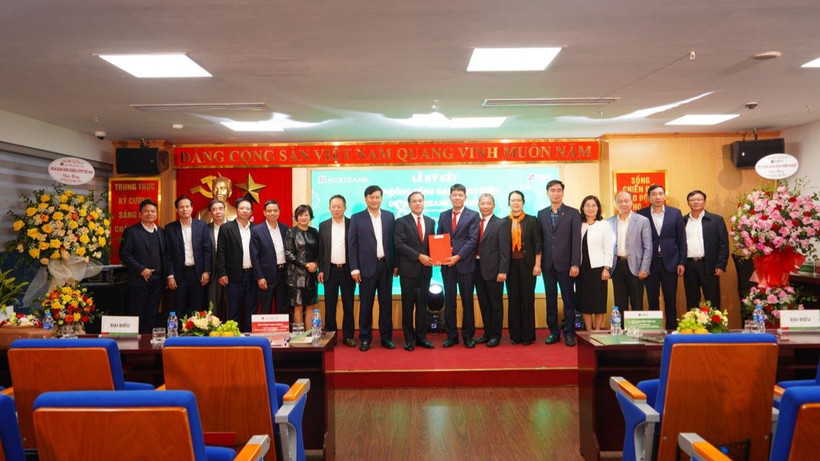 Toàn cảnh lễ ký kết.