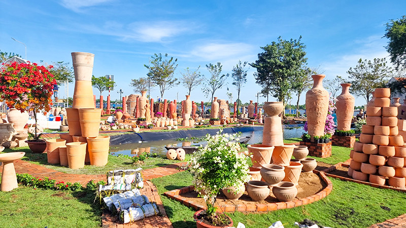 Công viên nghệ thuật gốm đỏ Vĩnh Long hình thành chỉ trong 3 ngày. 