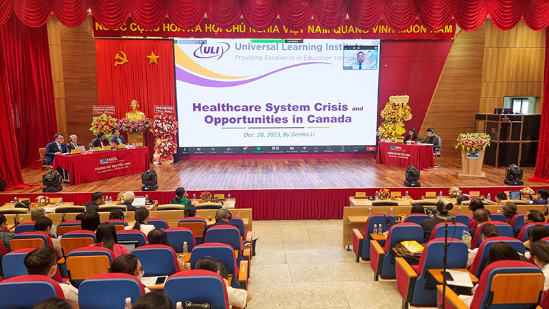 Quang cảnh Hội thảo quốc tế tại Trường Đại học Cửu Long sáng 28/12. 