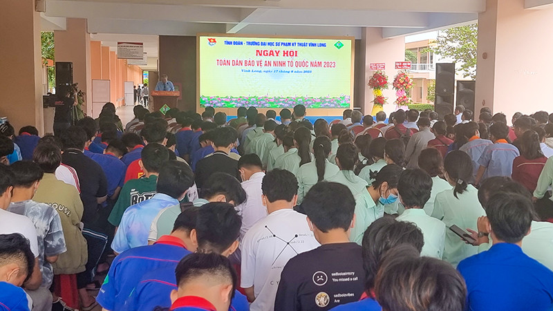 Đông đảo sinh viên tham gia Ngày hội toàn dân bảo vệ an ninh Tổ quốc được tổ chức tại Trường đại học Sư phạm kỹ thuật Vĩnh Long.