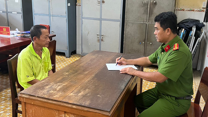 Công an đang làm việc với Nguyễn Ngọc Khoa.