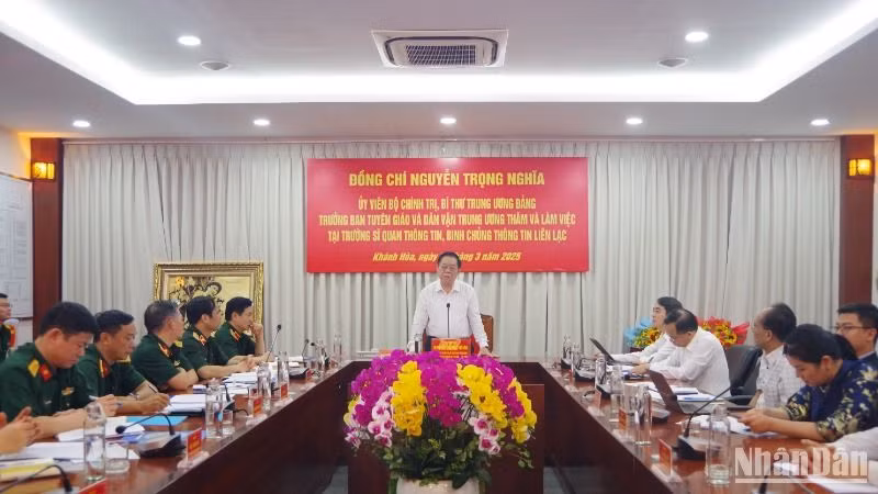 Đồng chí Nguyễn Trọng Nghĩa, Ủy viên Bộ Chính trị, Bí thư Trung ương Đảng, Trưởng Ban Tuyên giáo và Dân vận Trung ương chủ trì buổi làm việc. (Ảnh: XUÂN ĐỊNH)