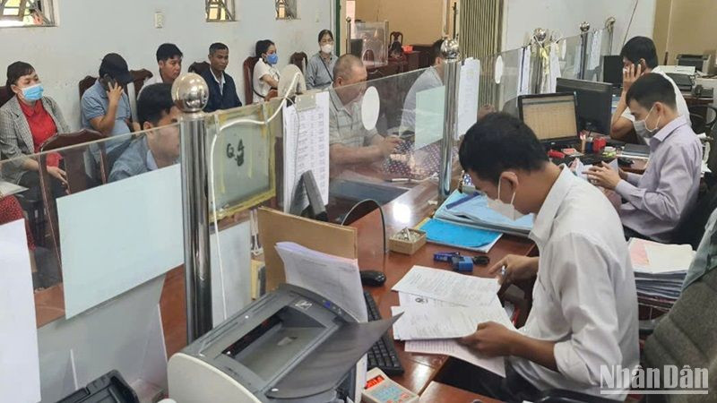 Hiện nay ở Đắk Nông không còn tình trạng quá tải người dân xếp hàng chờ đợi để thực hiện các loại thủ tục hành chính.