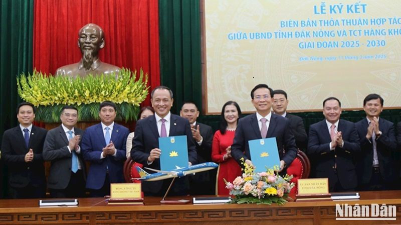 Ủy ban nhân dân tỉnh Đắk Nông ký kết biên bản thỏa thuận hợp tác toàn diện với Vietnam Airlines giai đoạn 2025–2030.