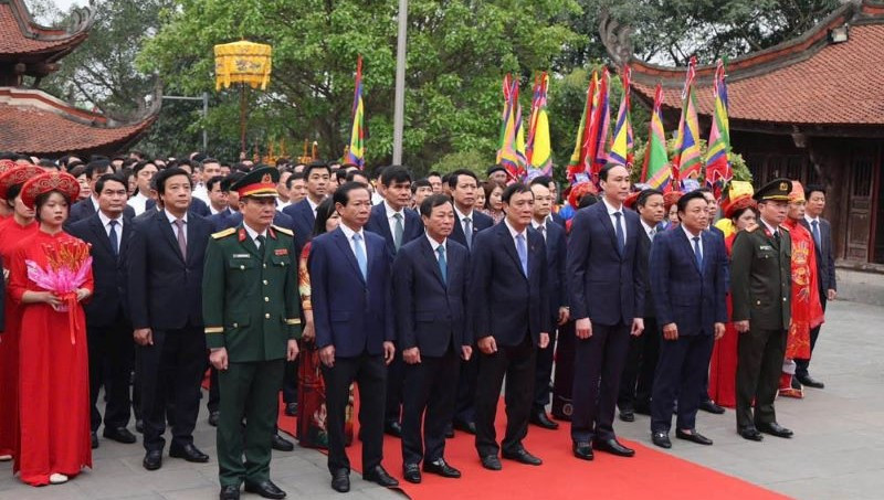 Lãnh đạo tỉnh Phú Thọ thành kính dâng hương tưởng nhớ công lao của Đức Quốc Tổ Lạc Long Quân và Tổ Mẫu Âu Cơ.