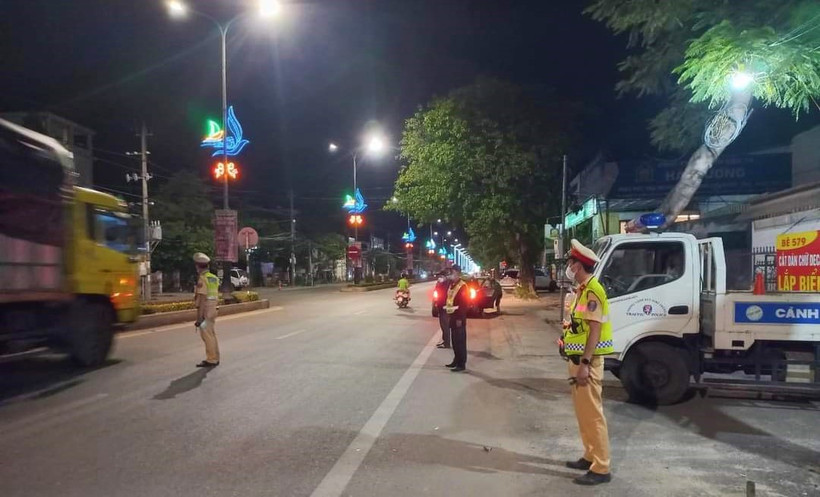 Công an thành phố Đồng Hới (Quảng Bình) kiểm tra phương tiện giao thông trong dịp Tết Quý Mão 2023.