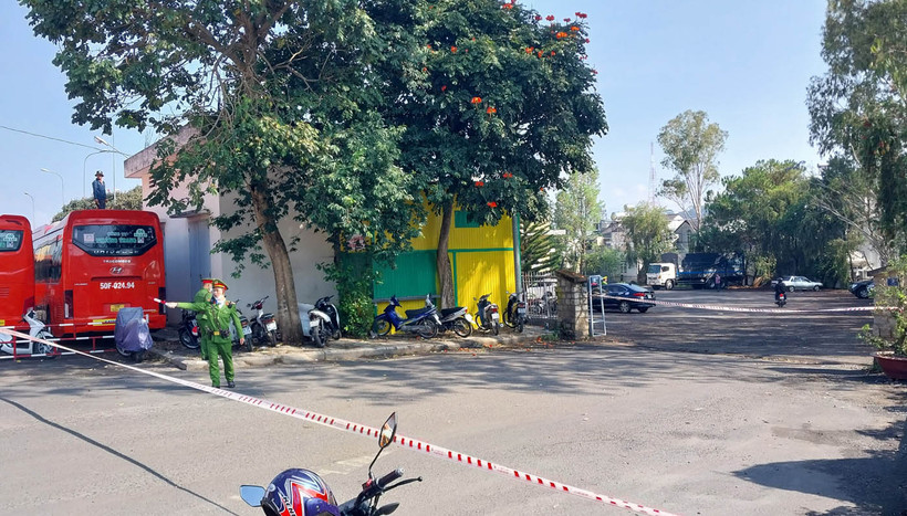 Lực lượng công an phong tỏa Trung tâm đăng kiểm xe cơ giới tại Đà Lạt.