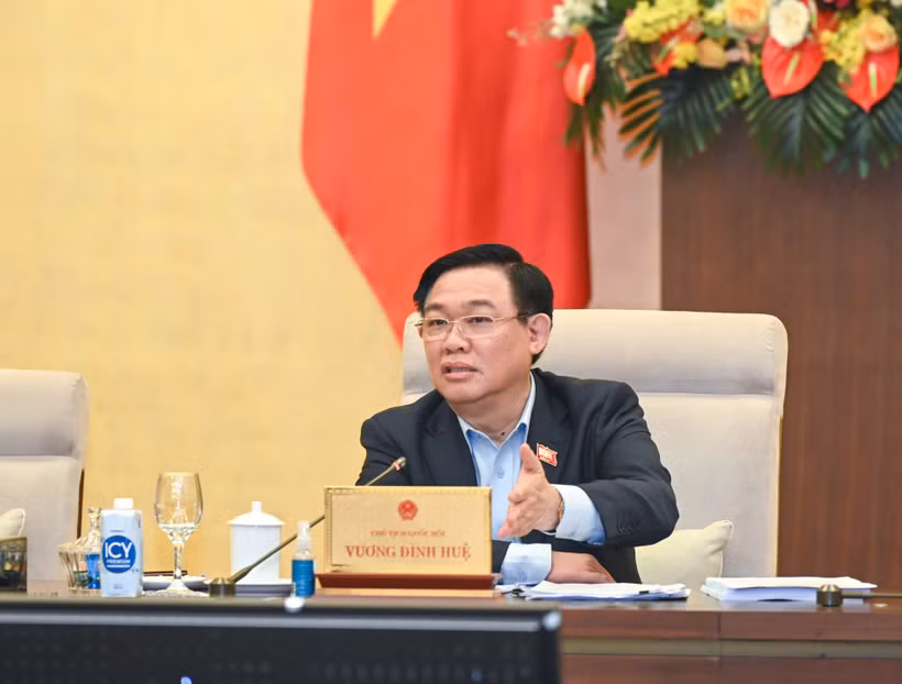 Chủ tịch Quốc hội Vương Đình Huệ phát biểu ý kiến tại phiên họp.