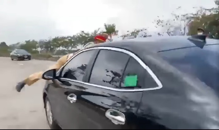 Cơ quan Cảnh sát điều tra Công an huyện Vĩnh Tường ra Quyết định tạm giữ đối với ông Cao Văn Lý về hành vi Chống người thi hành công vụ.