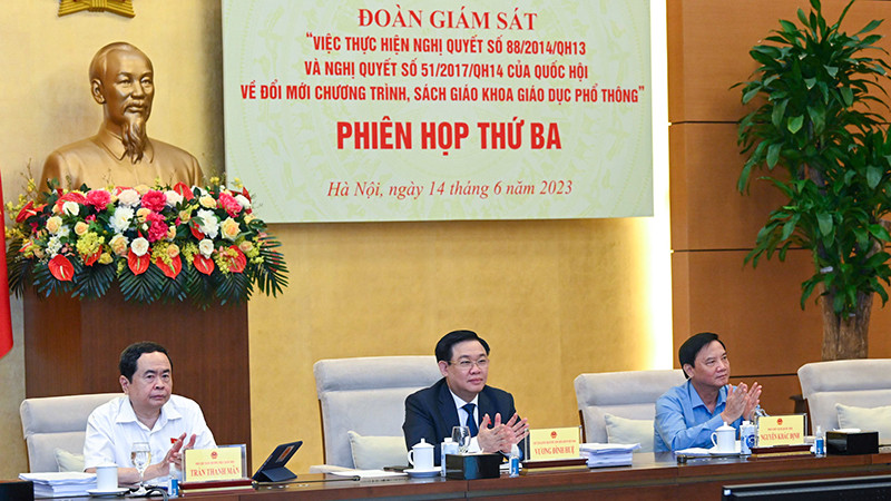 Chủ tịch Quốc hội Vương Đình Huệ và các Phó Chủ tịch Quốc hội dự và chủ trì phiên họp. (Ảnh: DUY LINH)