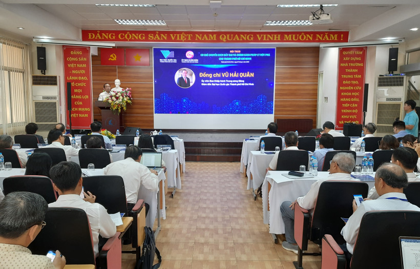 Quang cảnh hội thảo “Cơ chế chuyển dịch đất đai và chính sách pháp lý đột phá cho Thành phố Hồ Chí Minh”.