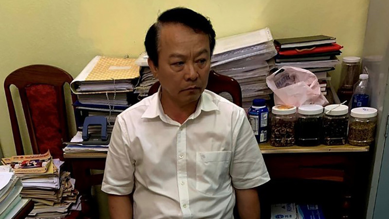 Ông Võ Đình Sớm, Thẩm phán Tòa án nhân dân tỉnh Gia Lai bị bắt vì tội nhận hối lộ.