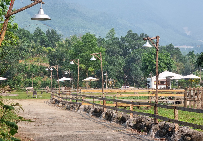 Bên trong khu du lịch Dreamer In The Forest (khu vực suối Lương).