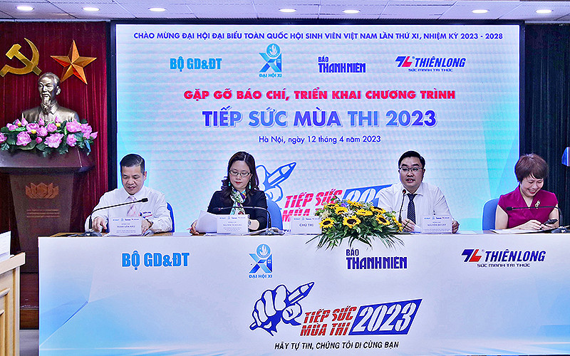 Đại diện Ban Tổ chức cung cấp thông tin về chương trình “Tiếp sức mùa thi” năm 2023.
