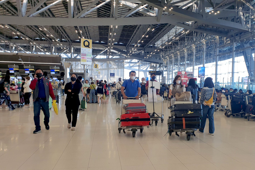 Du khách quốc tế tại sân bay Suvarnabhumi, Thái Lan.