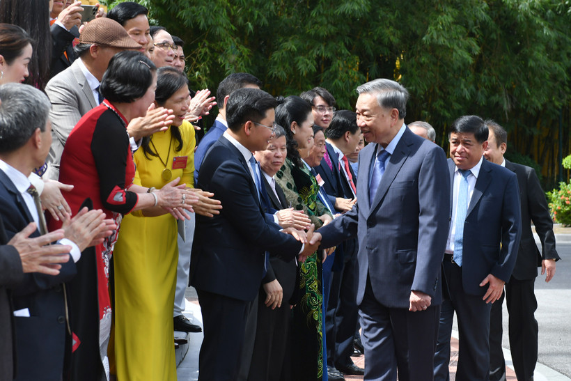 Chủ tịch nước Tô Lâm và đoàn đại biểu Hiệp hội Doanh nghiệp nhỏ và vừa Việt Nam.